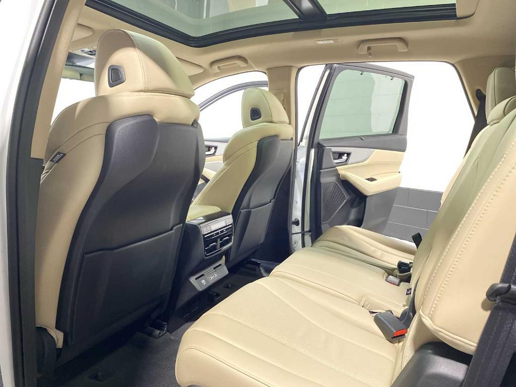 used 2023 Acura MDX car, priced at $43,580
