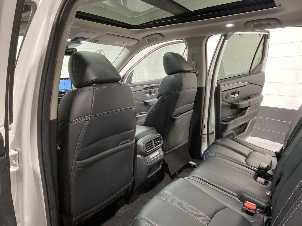 used 2023 Honda Pilot car, priced at $37,980