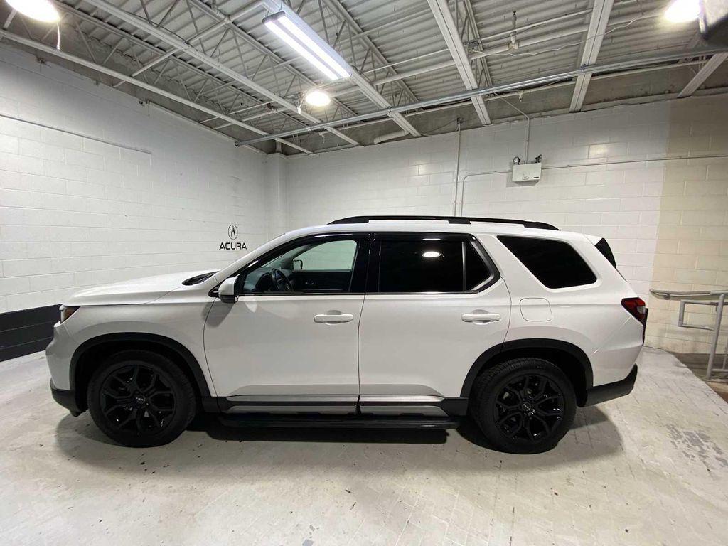 used 2025 Honda Pilot car, priced at $32,380