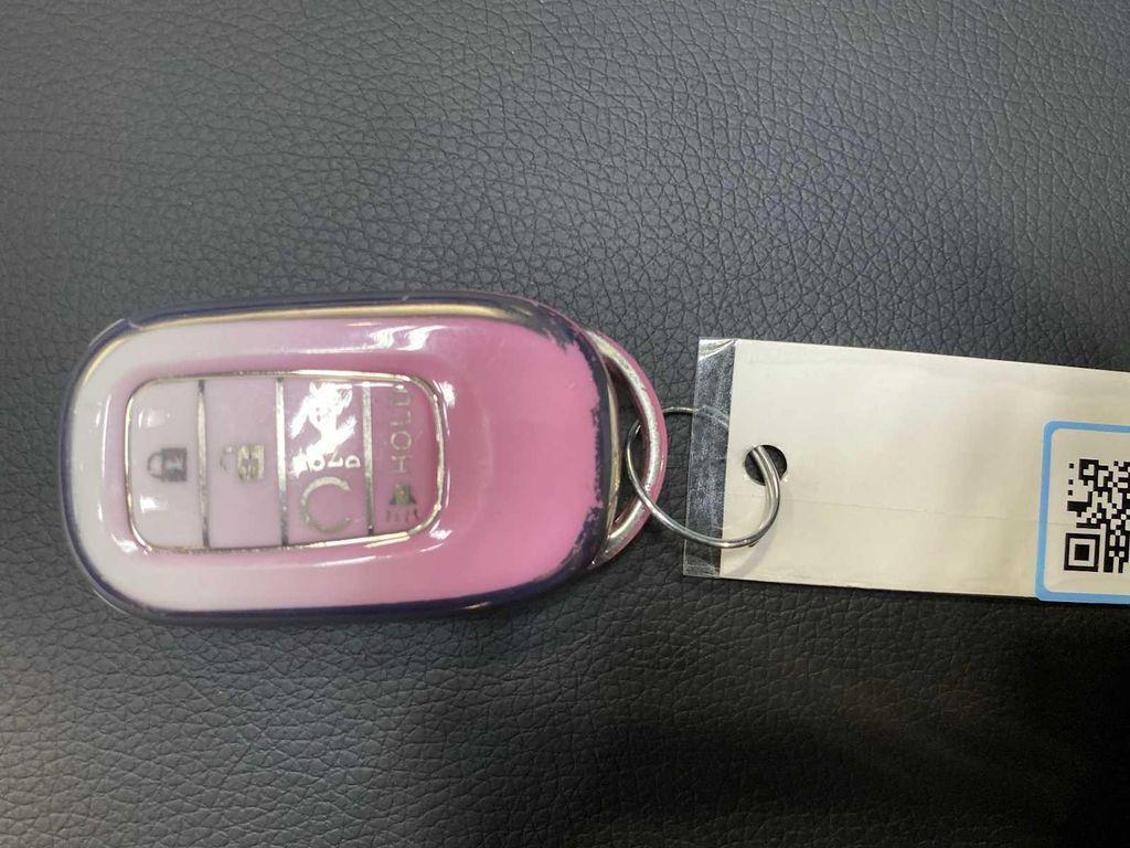 used 2025 Honda Pilot car, priced at $32,380