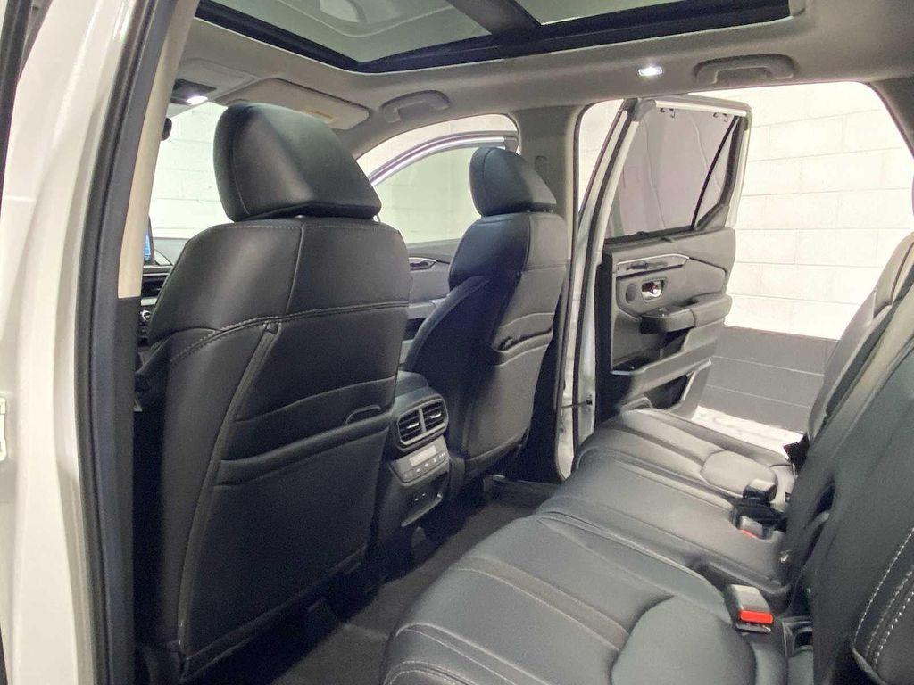 used 2025 Honda Pilot car, priced at $32,380