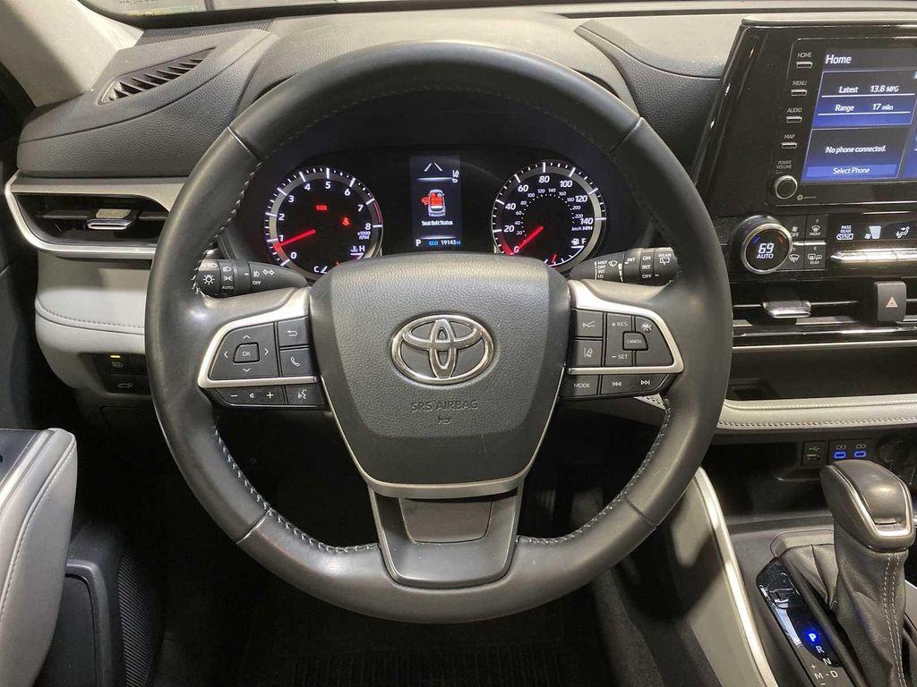used 2022 Toyota Highlander car, priced at $29,780