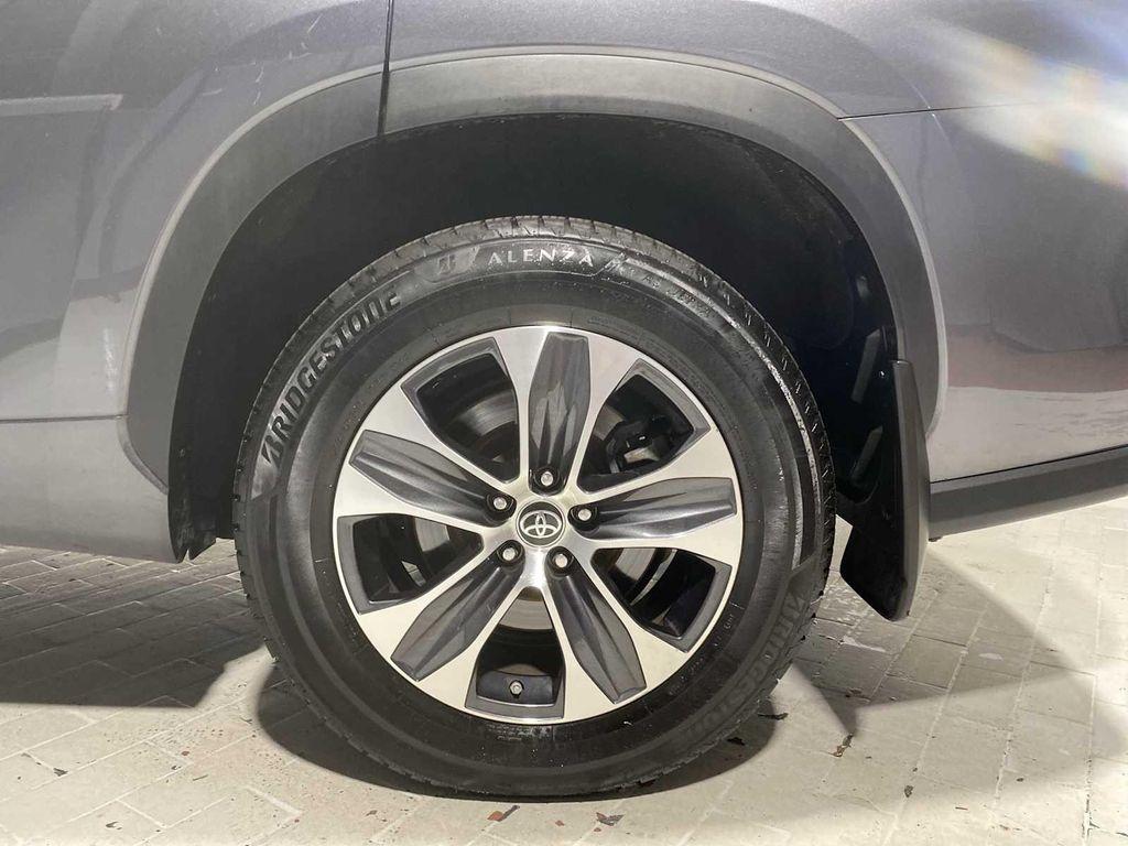 used 2021 Toyota Highlander car, priced at $28,980