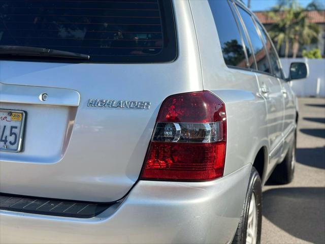 used 2005 Toyota Highlander car, priced at $5,999