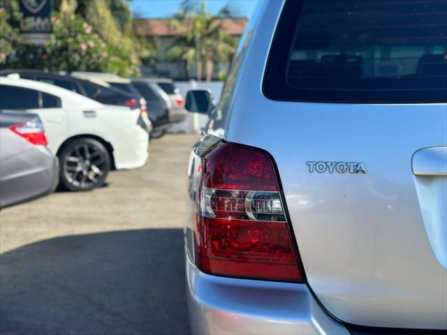 used 2005 Toyota Highlander car, priced at $5,999