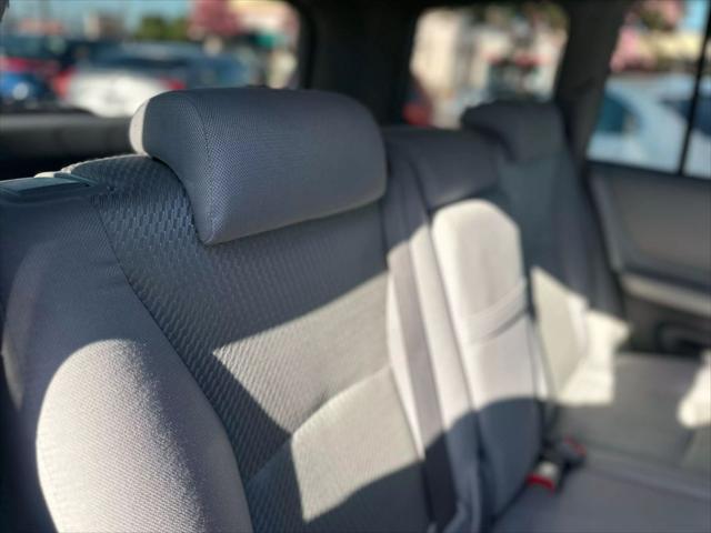 used 2005 Toyota Highlander car, priced at $5,999