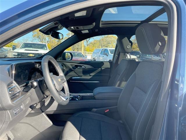 used 2025 Chevrolet Traverse car, priced at $39,699