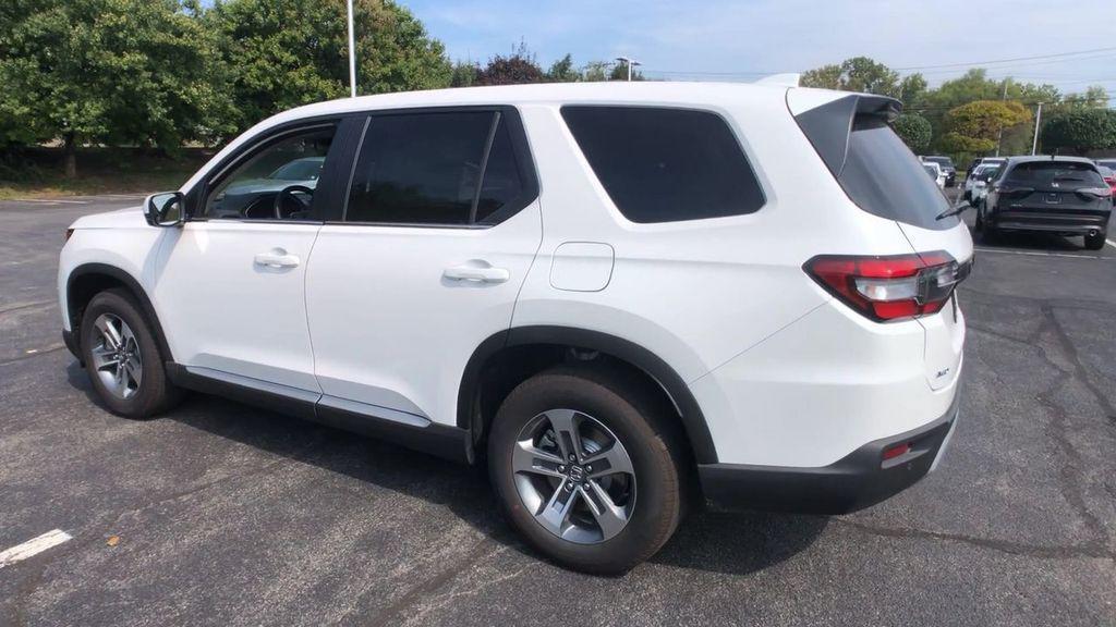 new 2025 Honda Pilot car, priced at $48,235
