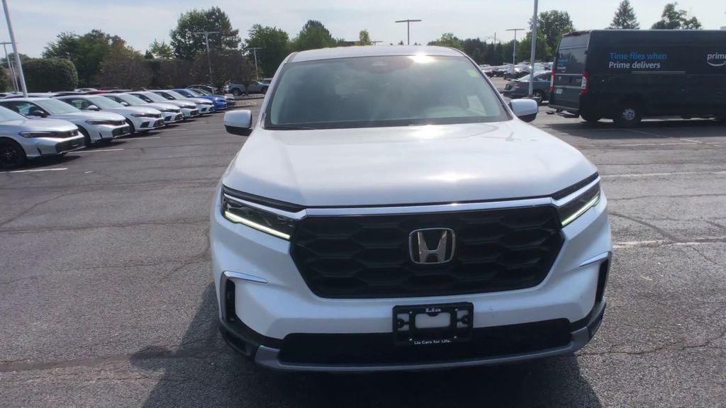 new 2025 Honda Pilot car, priced at $48,235