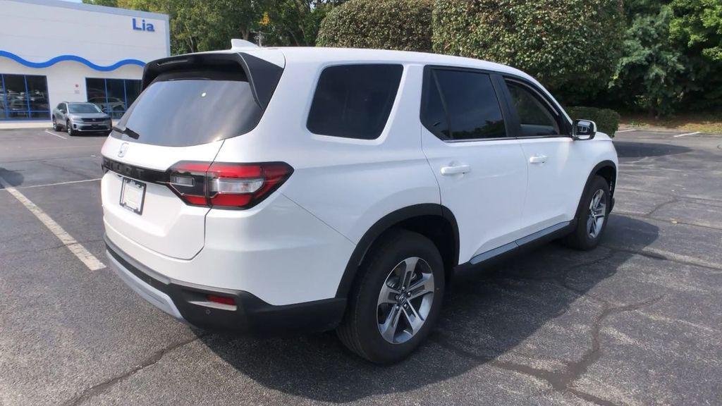 new 2025 Honda Pilot car, priced at $48,235