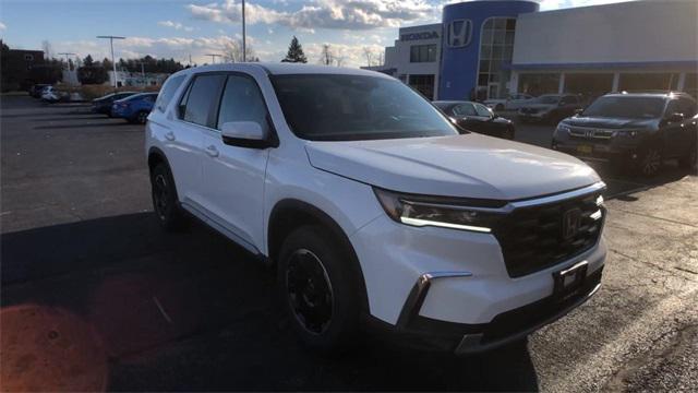 new 2025 Honda Pilot car, priced at $49,350