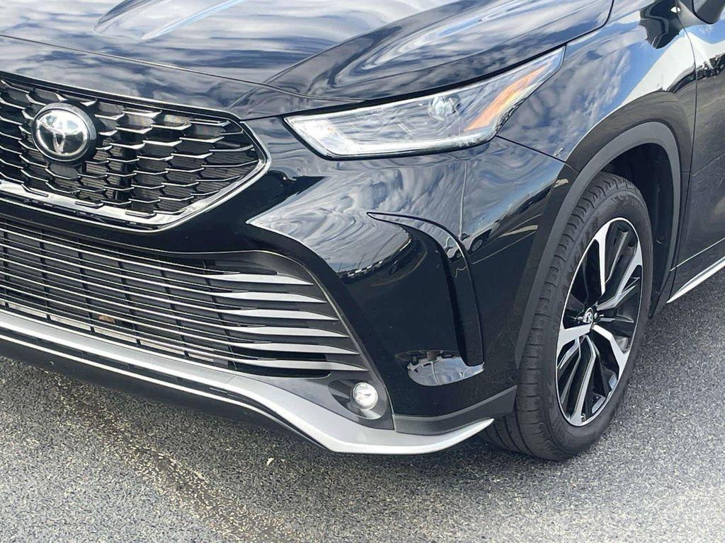 used 2022 Toyota Highlander car, priced at $35,937