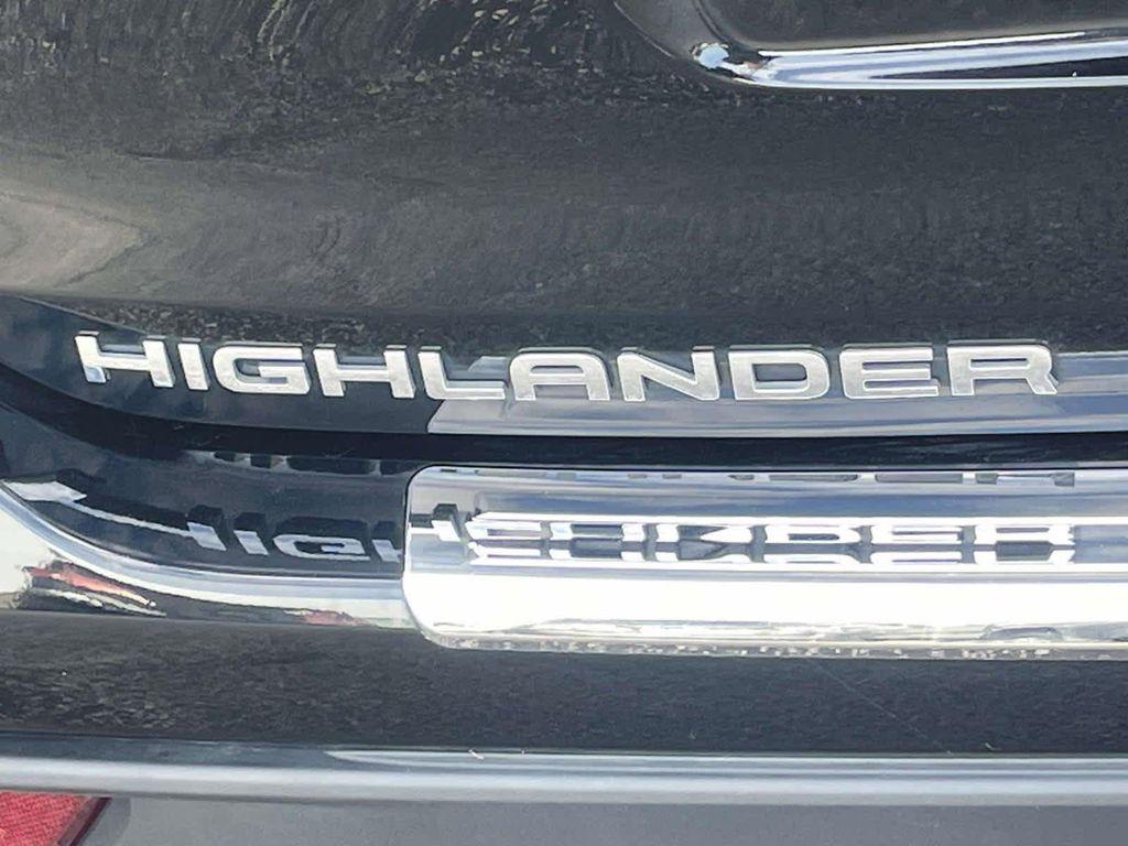 used 2022 Toyota Highlander car, priced at $35,937