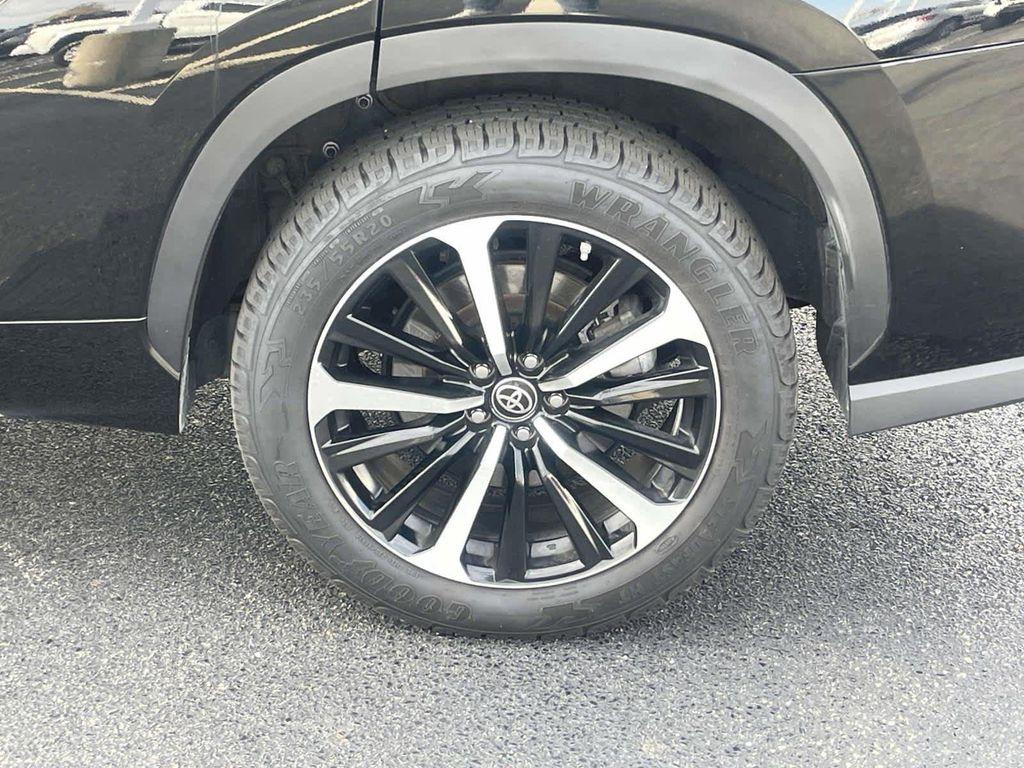 used 2022 Toyota Highlander car, priced at $35,937