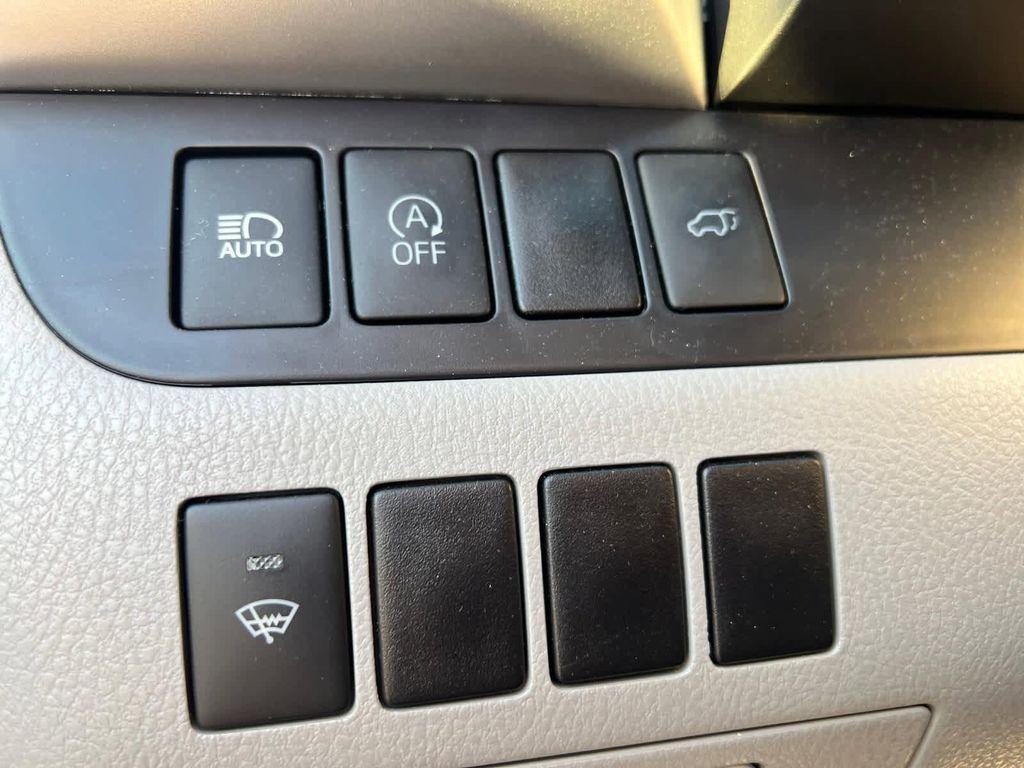 used 2018 Toyota Highlander car, priced at $22,428