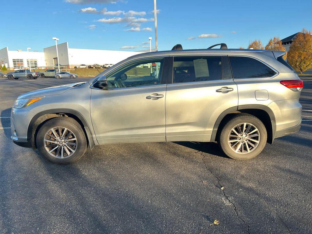 used 2018 Toyota Highlander car, priced at $22,428