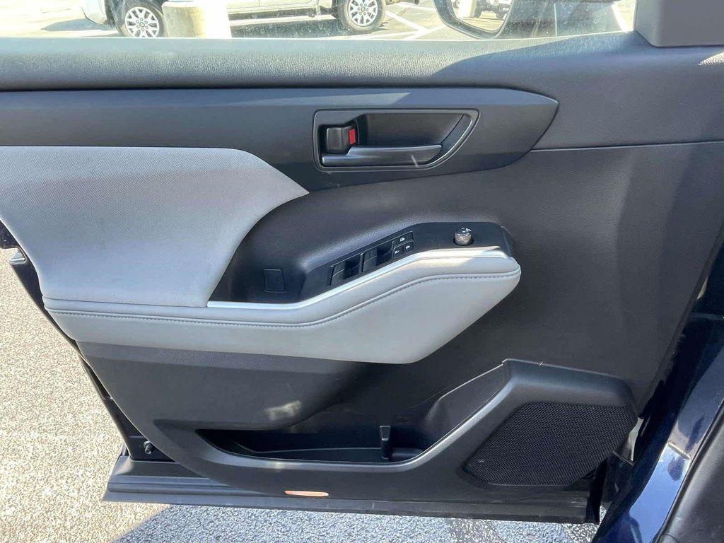used 2023 Toyota Highlander car, priced at $33,467