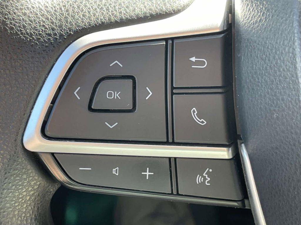 used 2023 Toyota Highlander car, priced at $33,467
