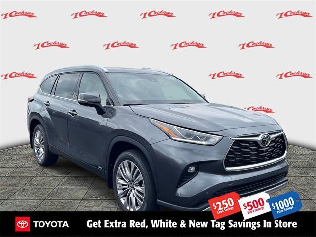 new 2025 Toyota Highlander Hybrid car, priced at $52,632
