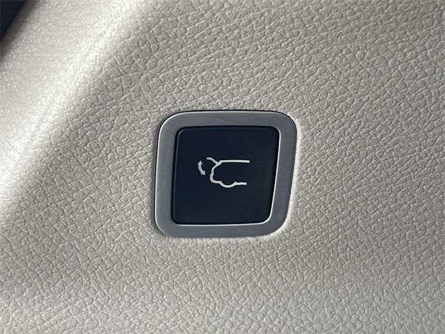used 2018 Chrysler Pacifica Hybrid car, priced at $21,448