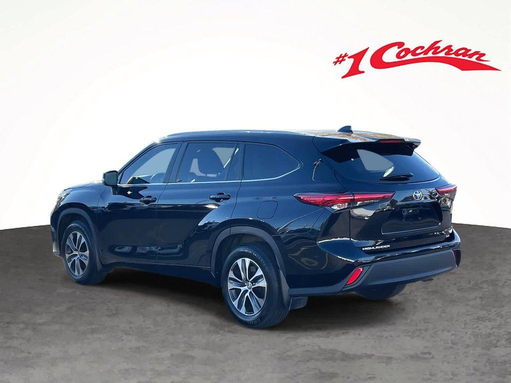 used 2023 Toyota Highlander car, priced at $33,252