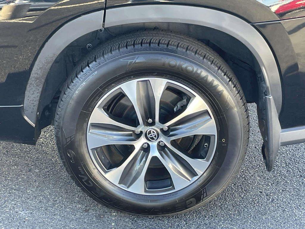 used 2023 Toyota Highlander car, priced at $33,252