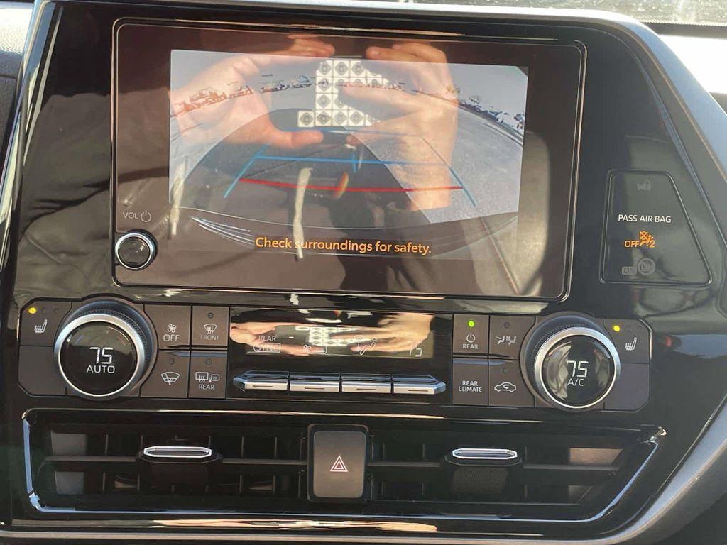 used 2023 Toyota Highlander car, priced at $33,252