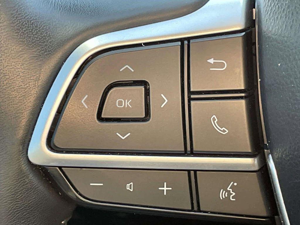 used 2023 Toyota Highlander car, priced at $33,252