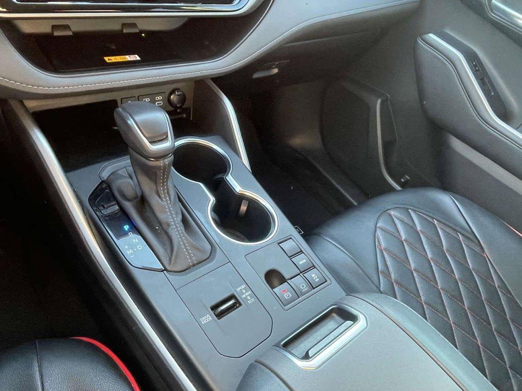 used 2023 Toyota Highlander car, priced at $33,252