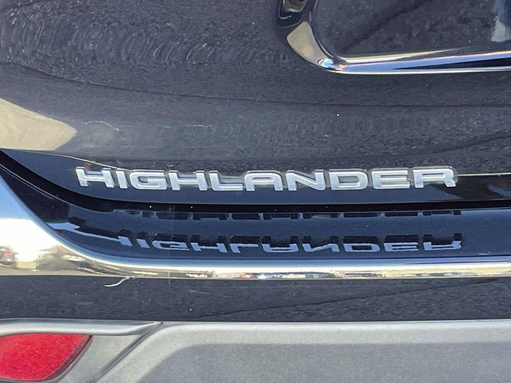 used 2023 Toyota Highlander car, priced at $33,252