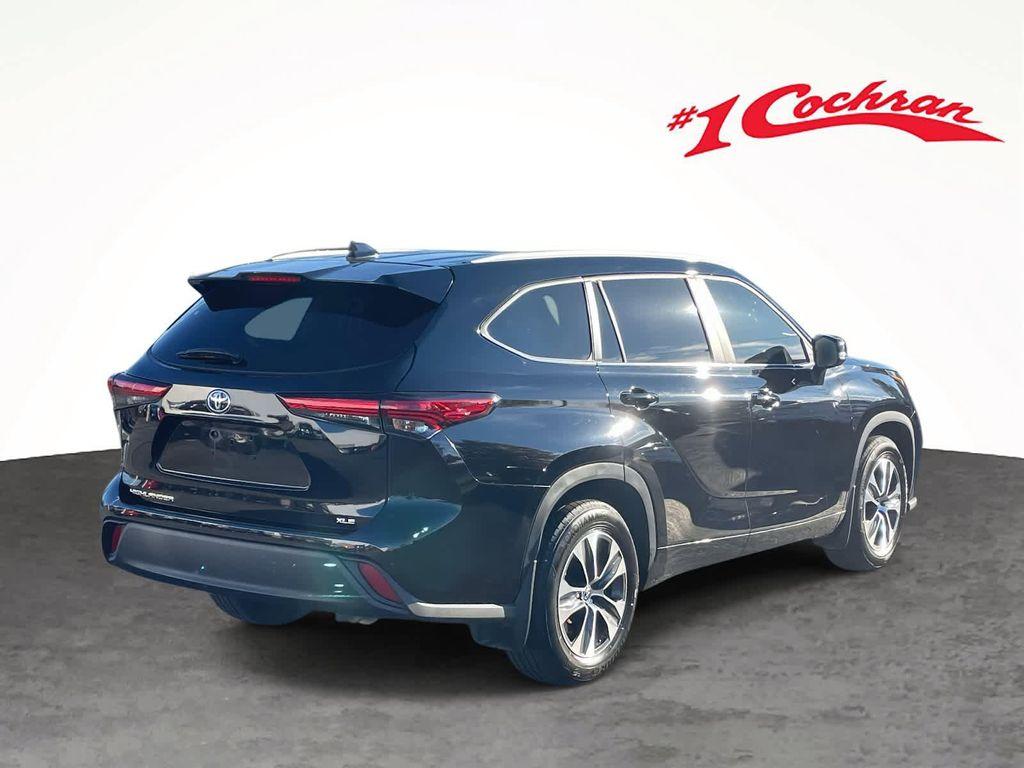 used 2023 Toyota Highlander car, priced at $33,252