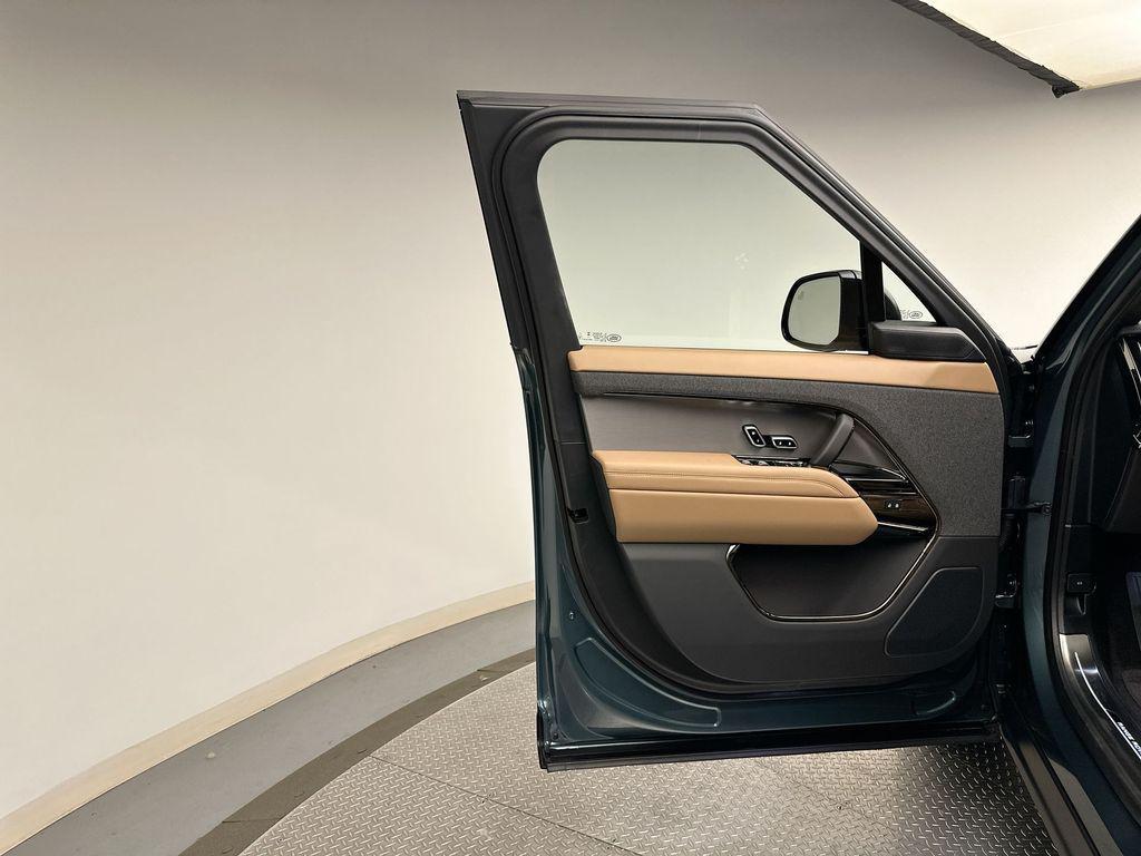 new 2025 Land Rover Range Rover Sport car, priced at $93,450