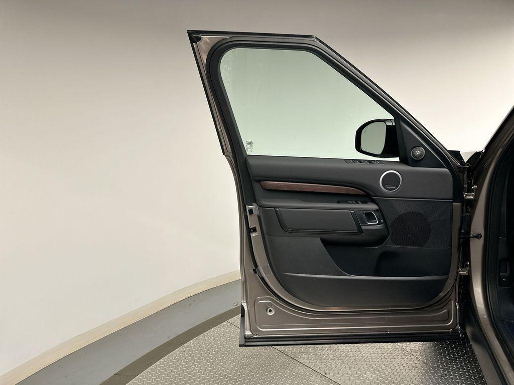new 2025 Land Rover Discovery car, priced at $67,378