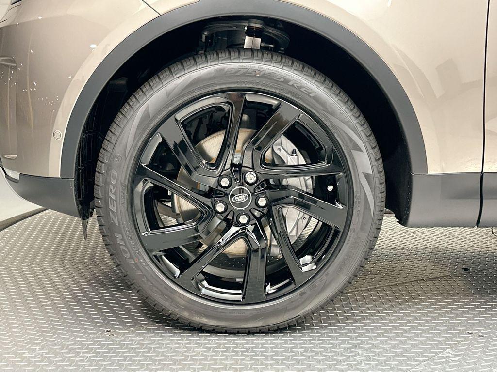 new 2025 Land Rover Discovery car, priced at $67,378