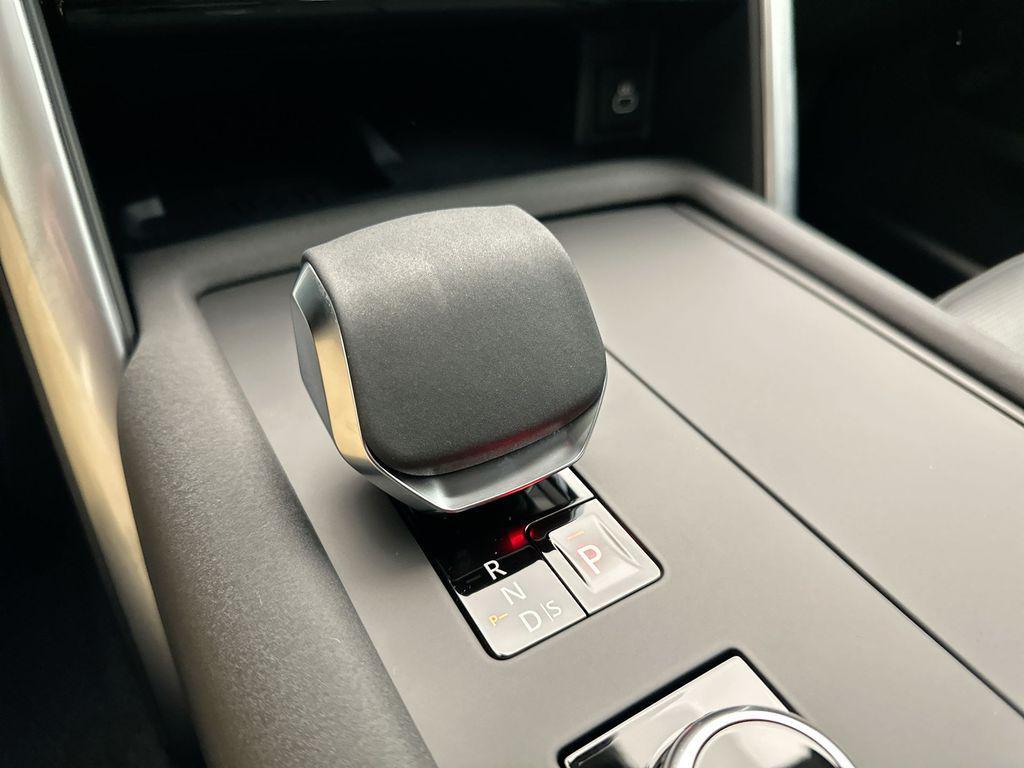 new 2025 Land Rover Discovery car, priced at $67,378
