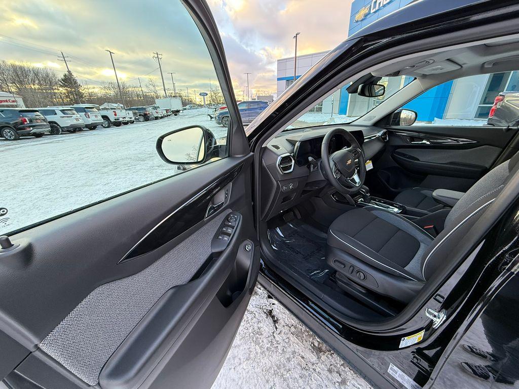 new 2025 Chevrolet TrailBlazer car, priced at $29,493