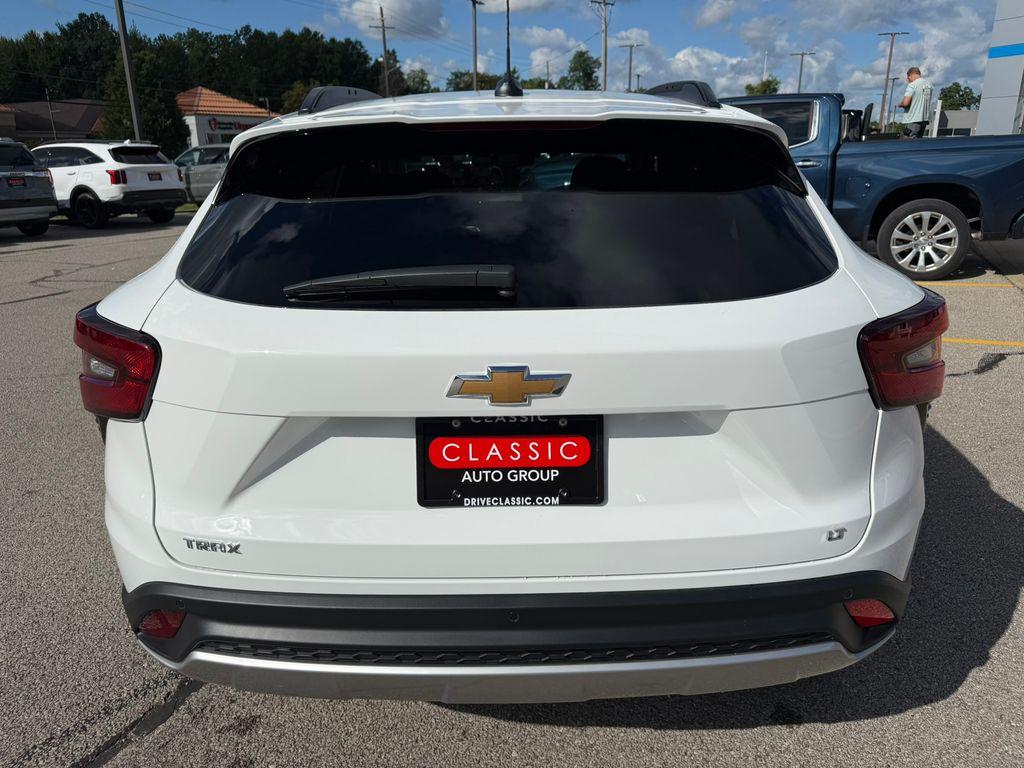 new 2025 Chevrolet Trax car, priced at $25,271