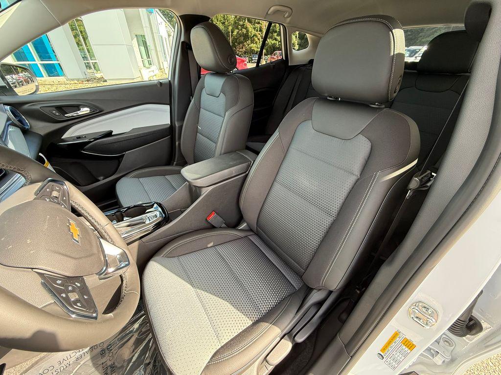 new 2025 Chevrolet Trax car, priced at $25,271
