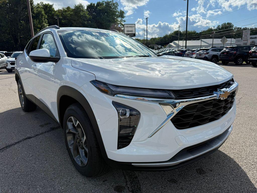 new 2025 Chevrolet Trax car, priced at $25,271