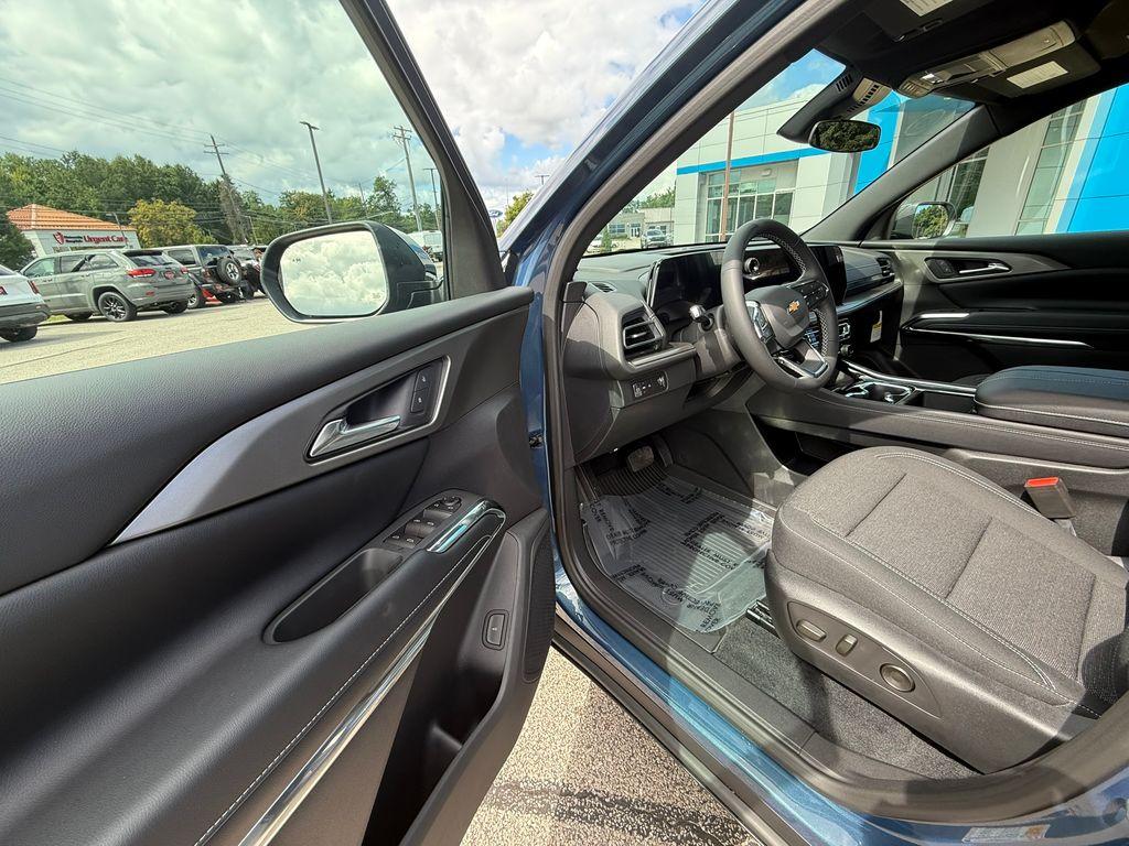 new 2026 Chevrolet Traverse car, priced at $41,093