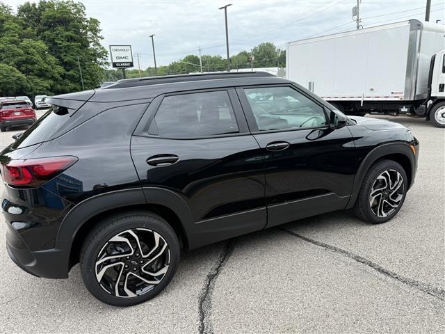 new 2025 Chevrolet TrailBlazer car, priced at $32,374