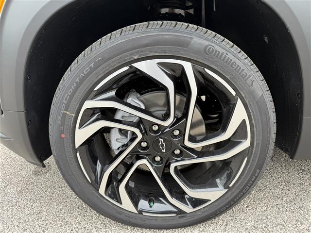 new 2025 Chevrolet TrailBlazer car, priced at $32,374