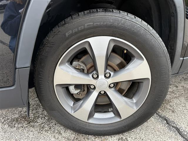 used 2021 Jeep Cherokee car, priced at $23,100