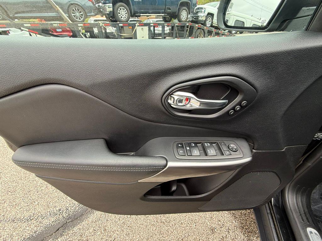 used 2021 Jeep Cherokee car, priced at $22,888