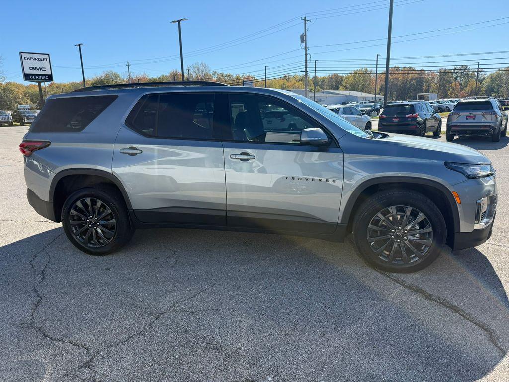 used 2023 Chevrolet Traverse car, priced at $37,877