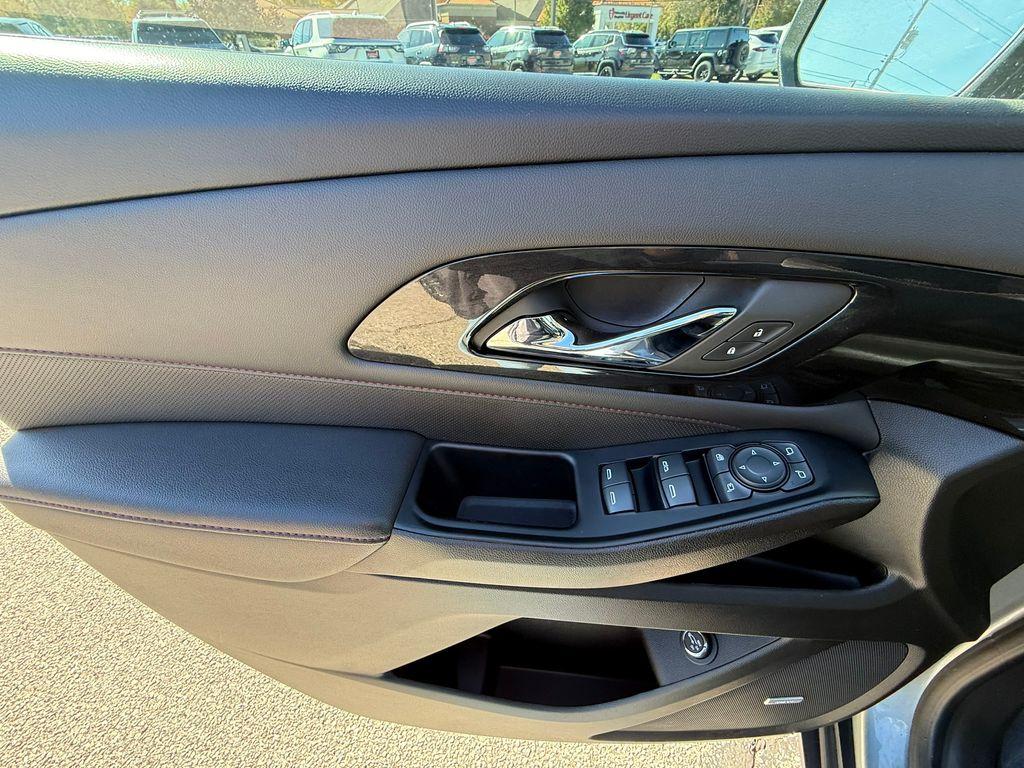 used 2023 Chevrolet Traverse car, priced at $37,877