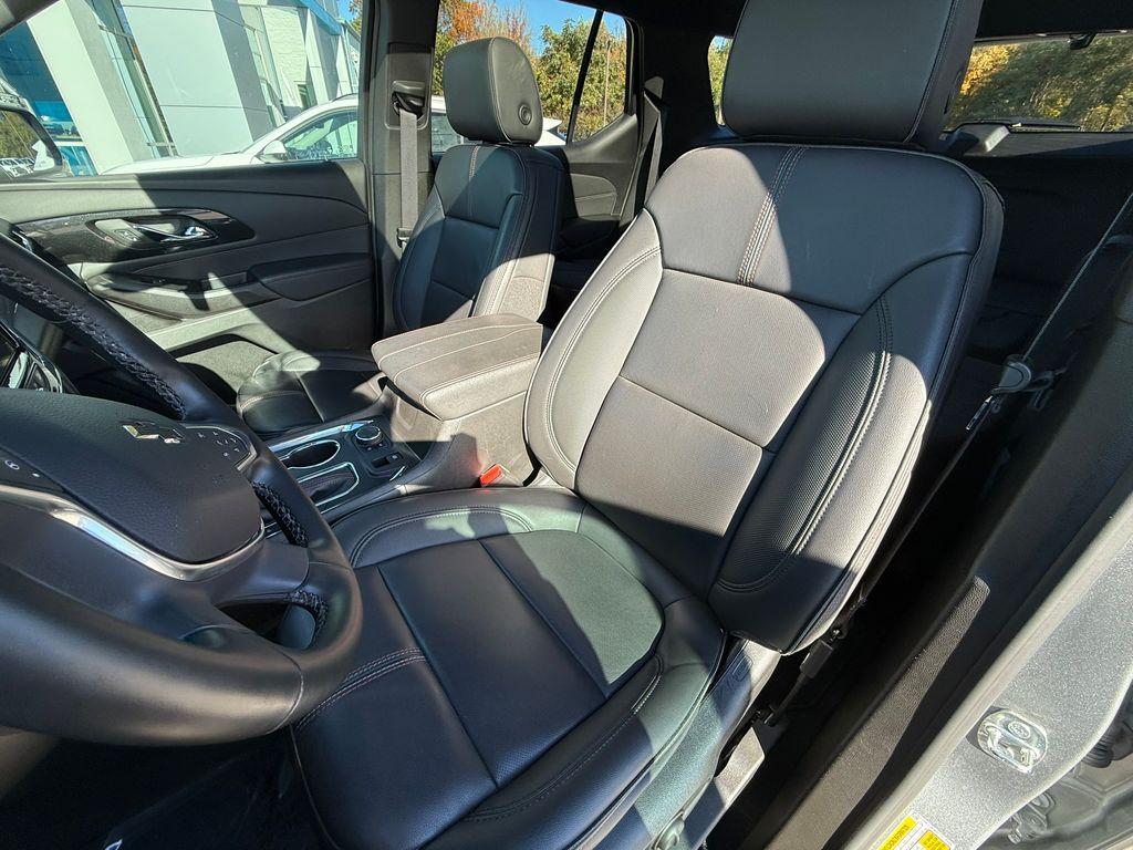 used 2023 Chevrolet Traverse car, priced at $37,877