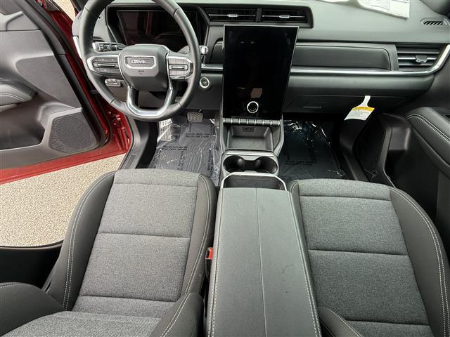 new 2025 GMC Terrain car, priced at $31,597