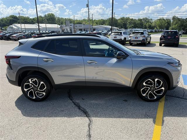 new 2025 Chevrolet Trax car, priced at $25,018