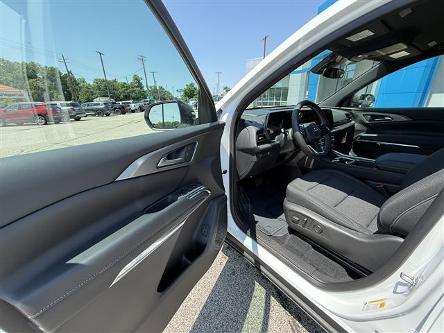 new 2025 Chevrolet Traverse car, priced at $44,560